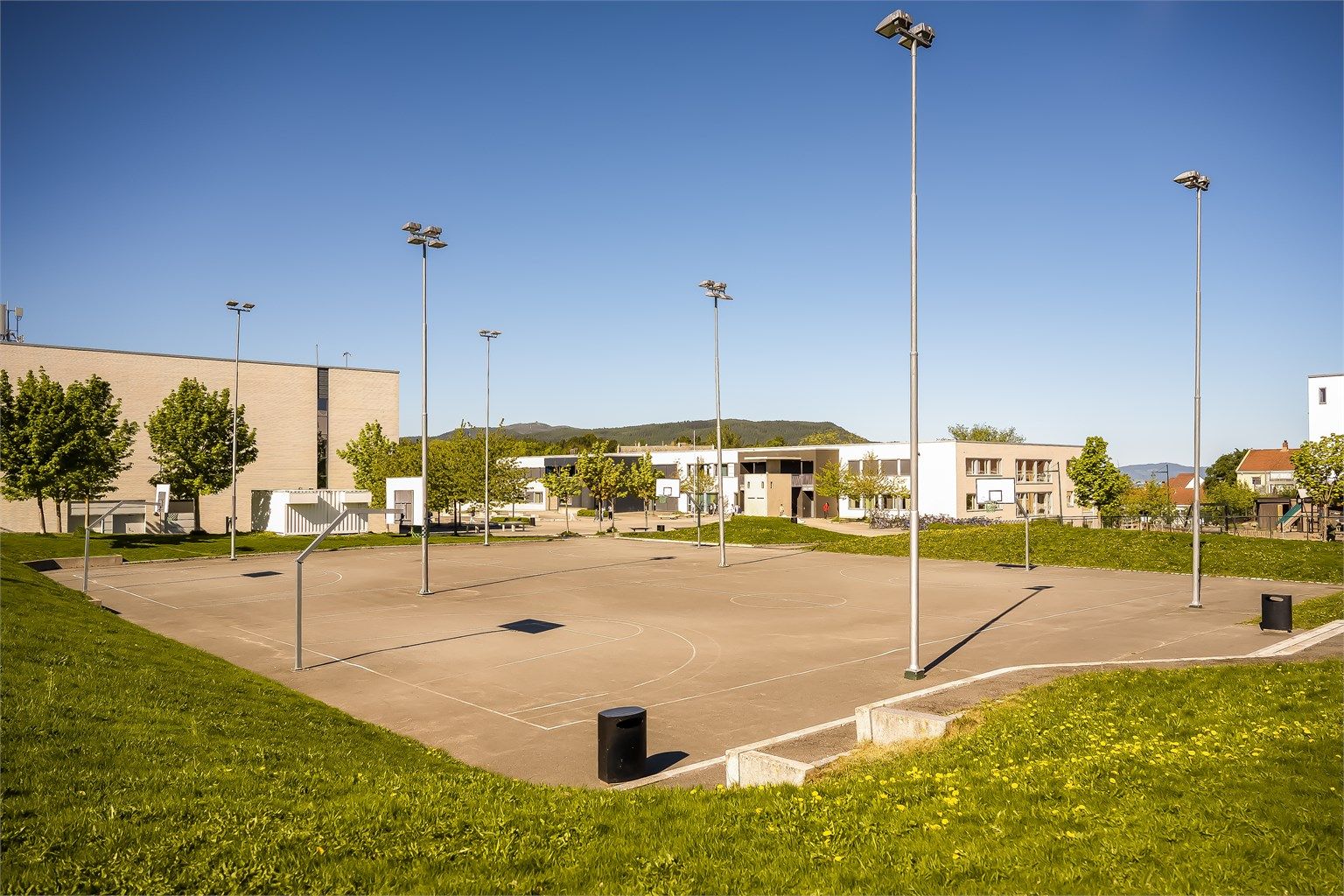 Rosenborgbanen ligger rett i bakkant av sameiet, og ble etablert i 2006.