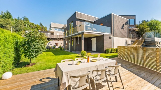 Christer Haugen inviterer deg til visning på en nydelig enebolig i Mathopen/Alvøen - Huset er oppført i 2012 og holder meget høy standard