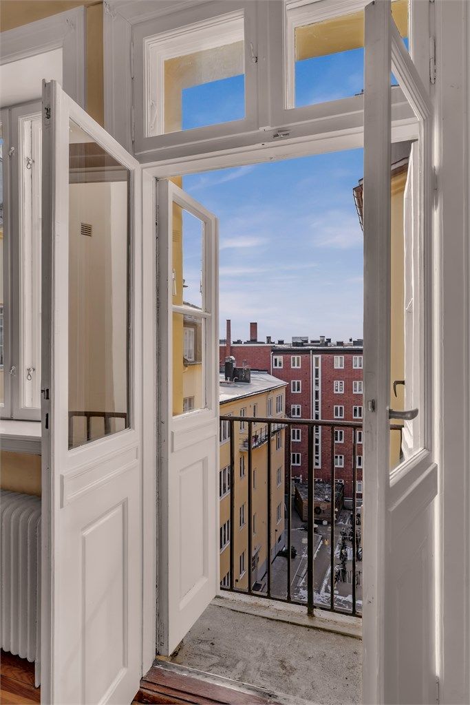 Her er det fritt utsyn over nabolagets vakre bygårder. 