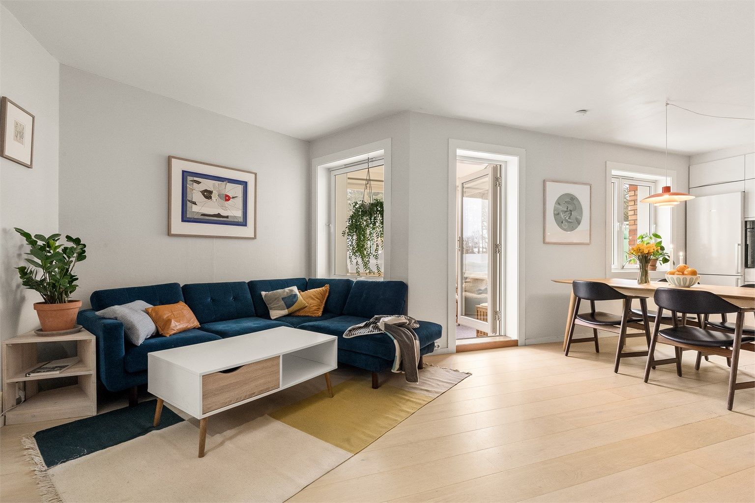 Charlotte Lunde v/Krogsveen har gleden av å presentere en flott og attraktiv 3-romsleilighet i en høy 1. etasje. Foto: Fotostallen v/ Lars-Petter Skillestad