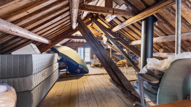 Loft som eksklusivt tilhører leiligheten. Her er det god plass til lagring.