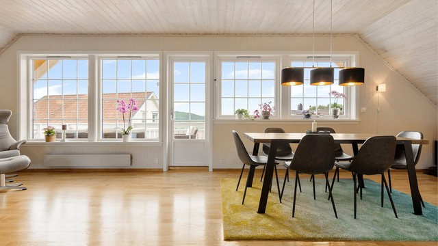 Lys og luftog stue/spisestue - Utgang til terrasse