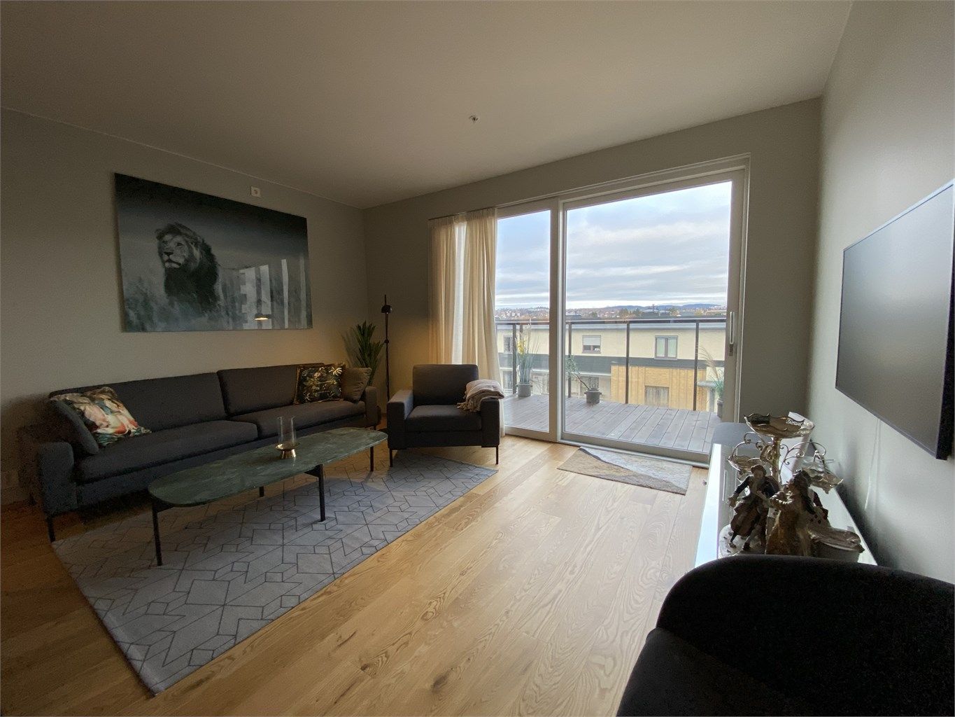 Meget hyggelig stue med flott utsikt og stor balkong.