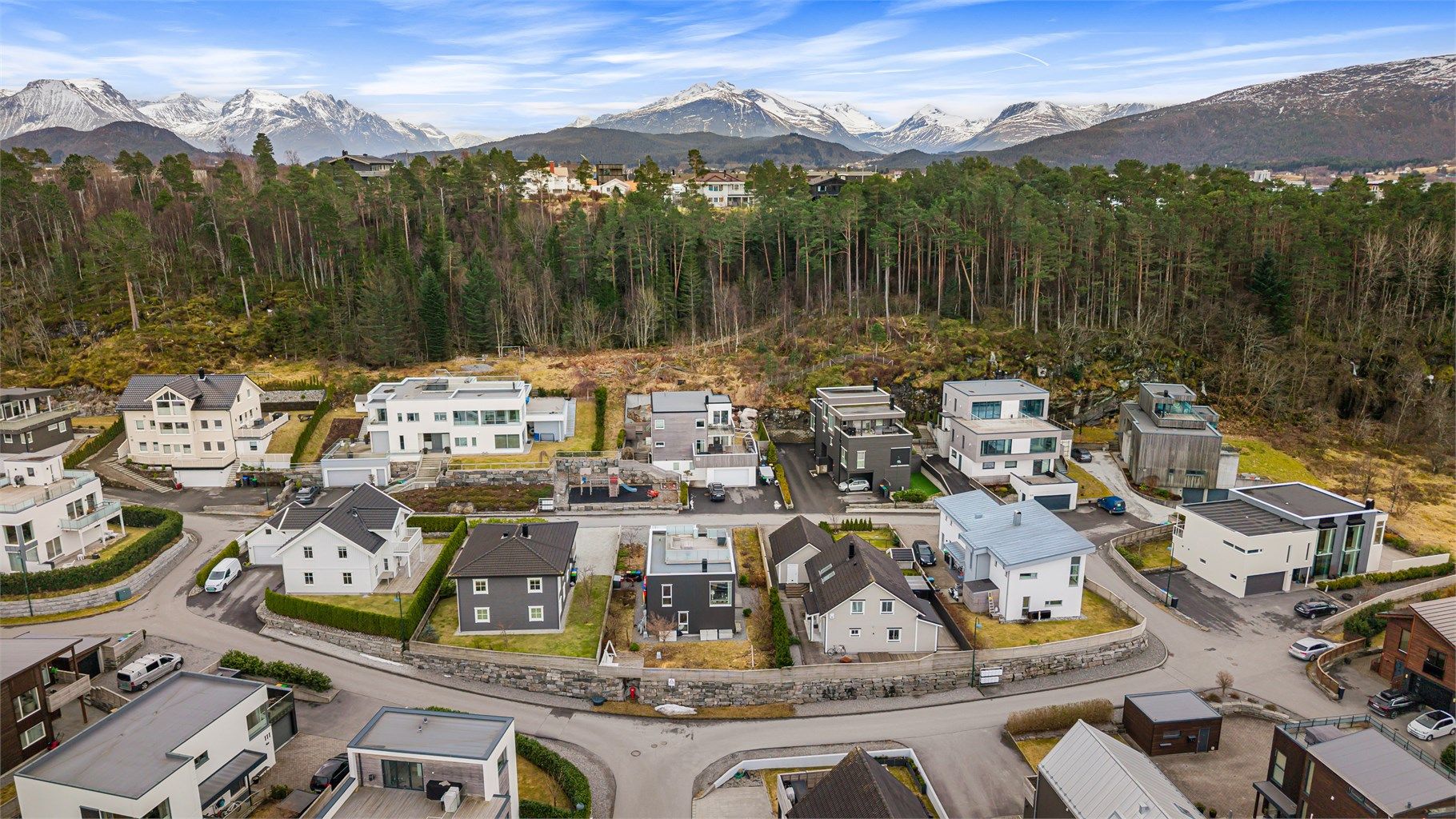 For den turglade er det kort vei til foten av Høgnakken, som byr på panoramautsikt mot Sunnmørsalpane.