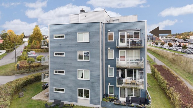 Bygget har yttervegger med liggende trekledning og velstelte fellesarealer.