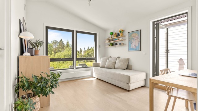 Loftstuen har utgang til den store takterrassen på 32 m².