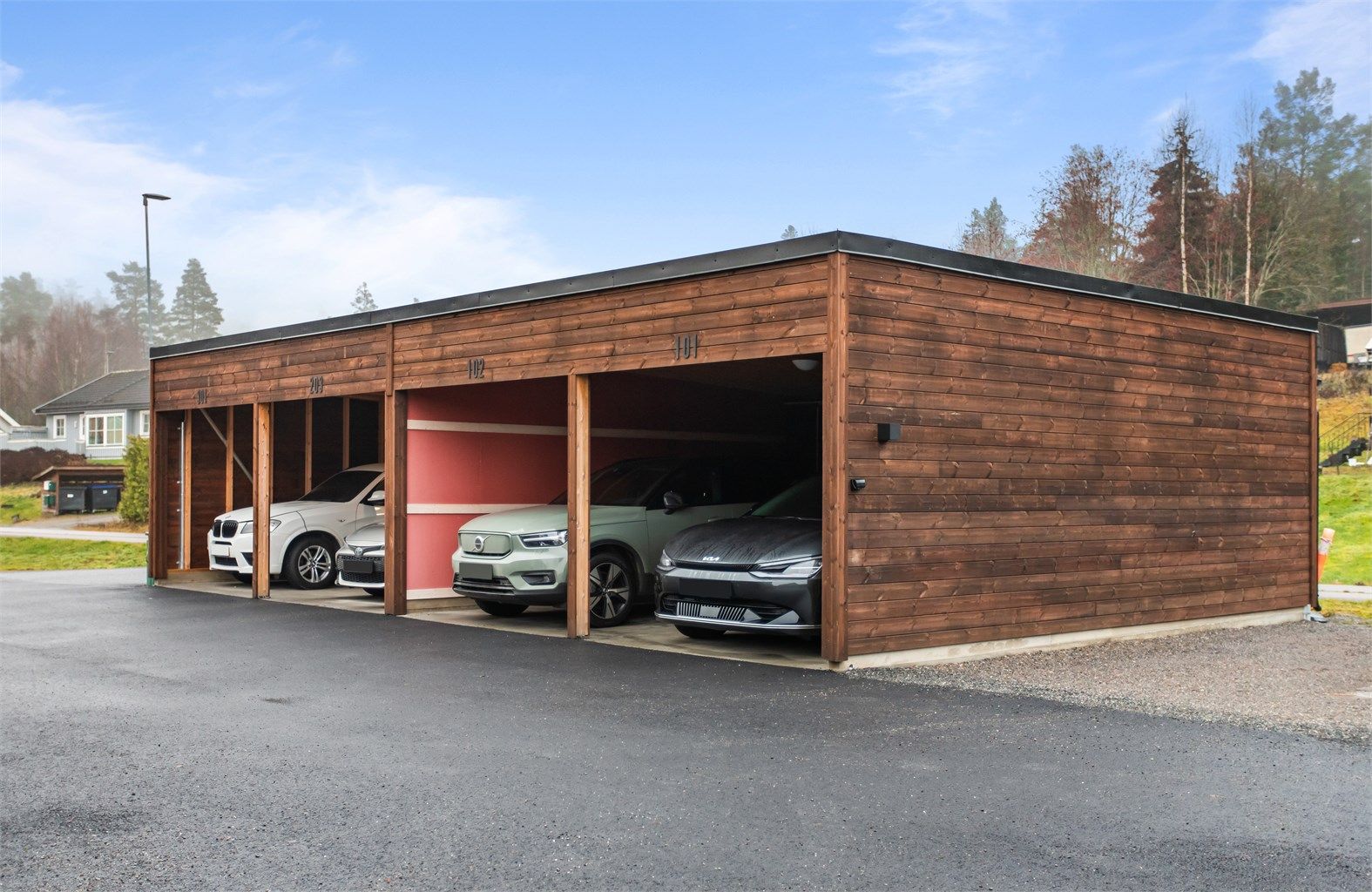 Parkering i carport. 