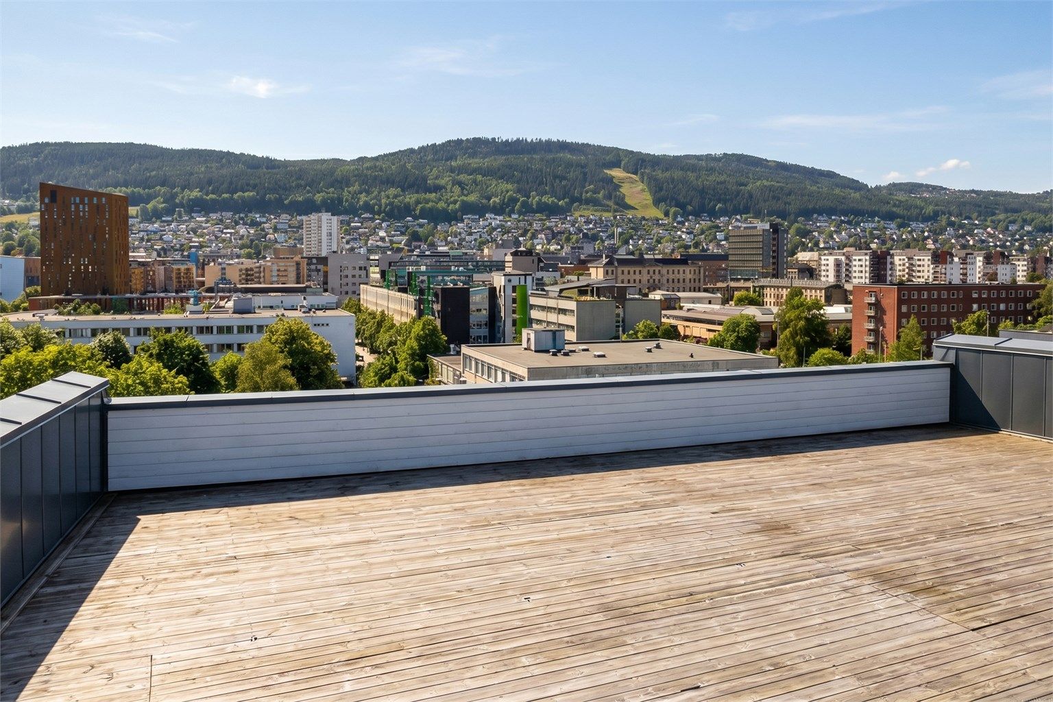 Bygget har en stor, felles takterrasse som er tilgjengelig for alle beboerne.