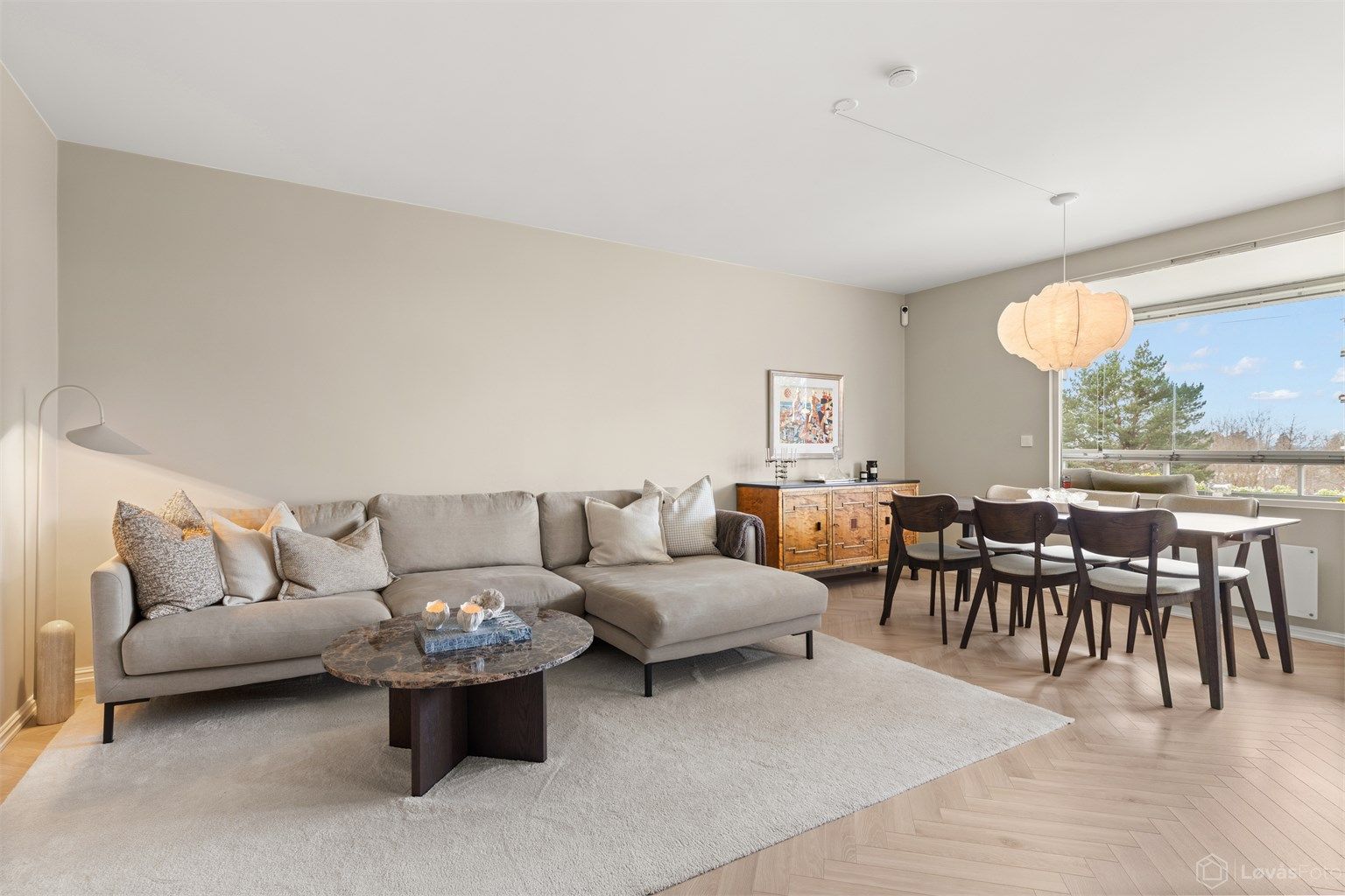 Velkommen til Langbølgen 45 - Lekkert oppusset 3-roms | 74 kvm BRA-i | Vestvendt innglasset balkong | Munkerud skole