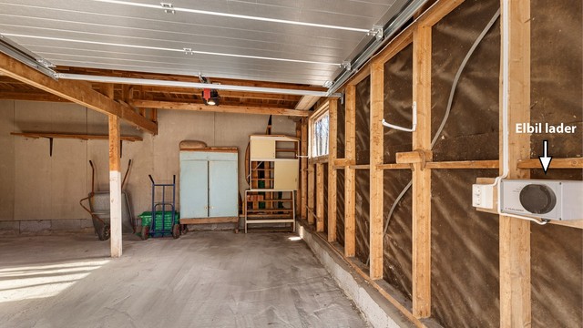 Dobbel garasje med el-bil lader