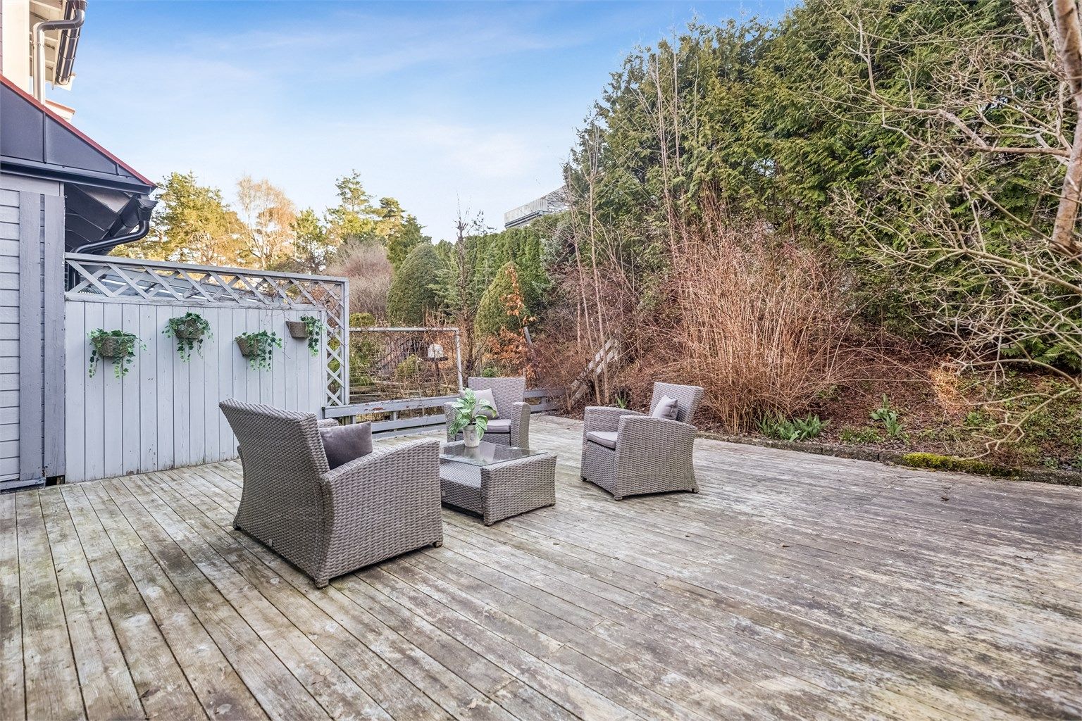 Usjenert og solrik terrasse.