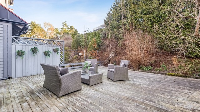 Usjenert og solrik terrasse.