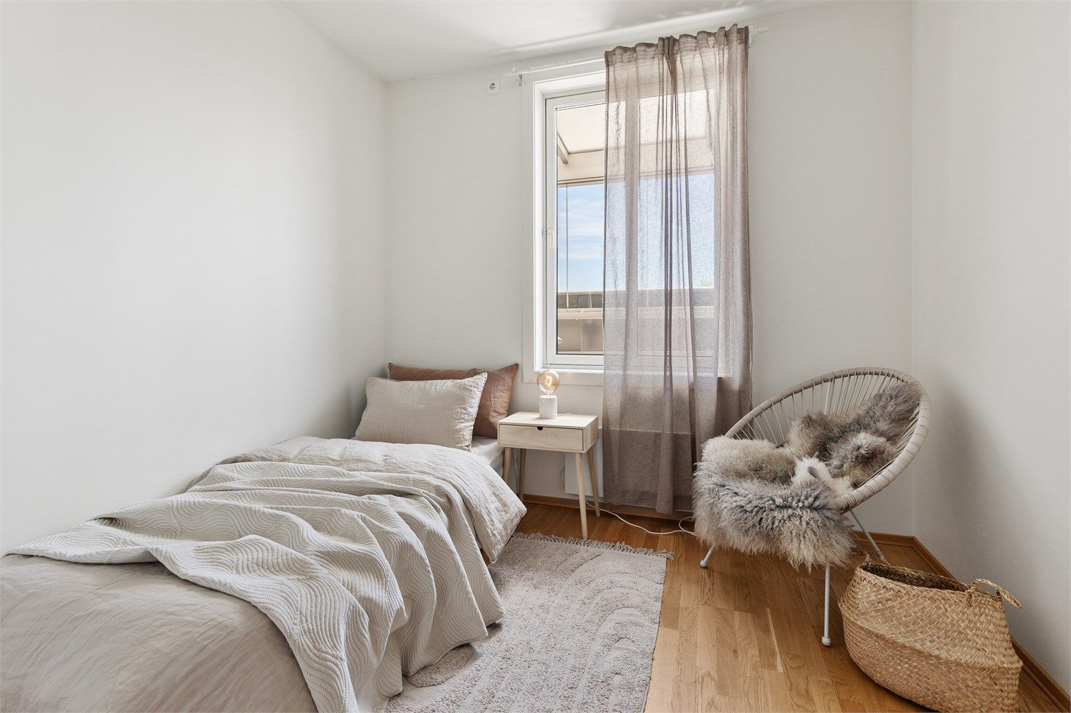 De to andre soverommene passer godt som barnerom, gjesterom eller kontor.