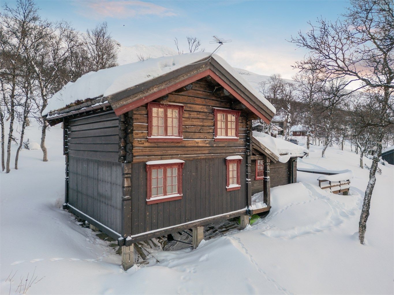 Rembekkvegen 20 ble oppført i 2006, og har et bruksareal på ca. 65 kvm. 