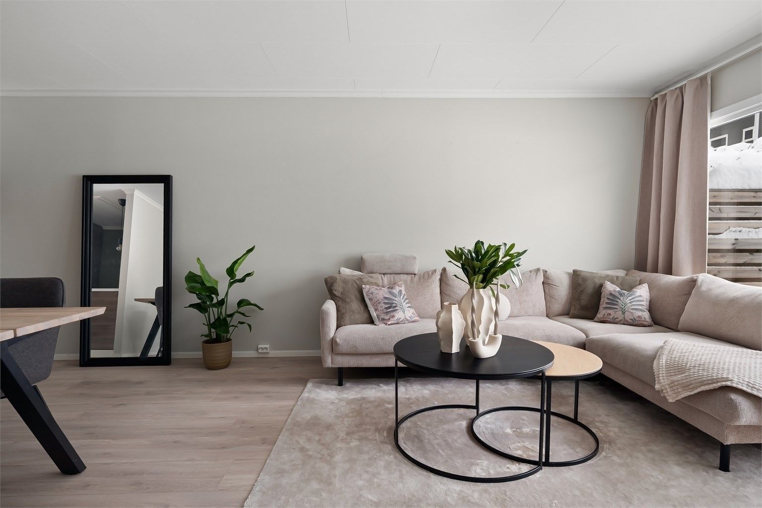 Stuen er malt i delikate farger