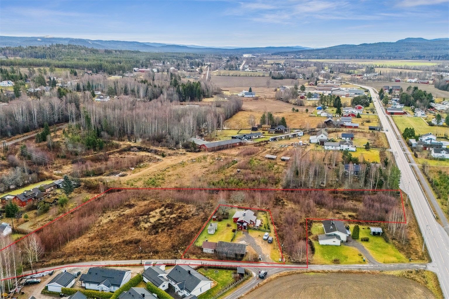 Mostuvegen 5. Ca. tomtegrenser. 