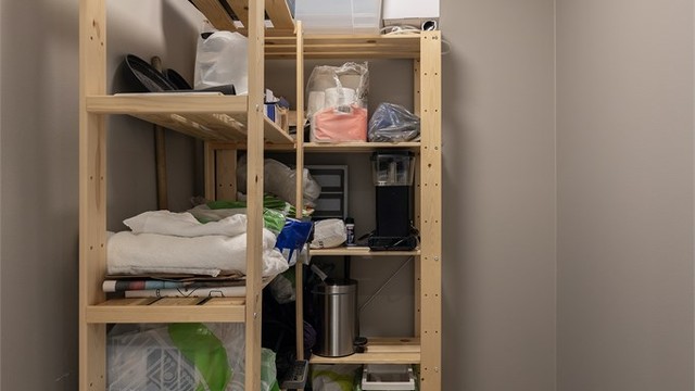 I tilknytning til entréen er det en meget praktisk innvendig bod med plass til for eksempel utstyr
