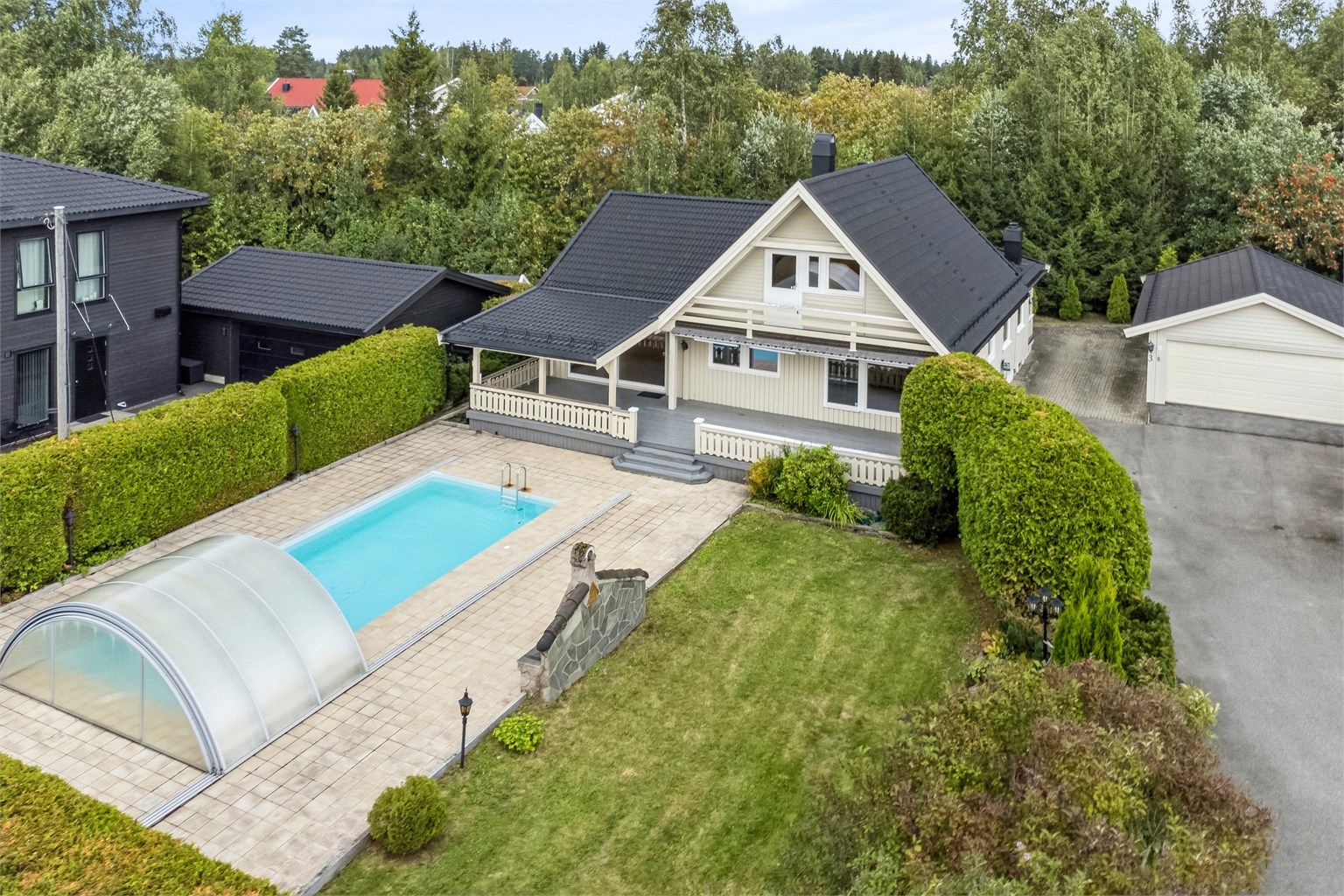 Velkommen til Bjørkestubben 3B - Innholdsrik og stor enebolig i et barnevennlig, populært og etablert boområde på Jessheim