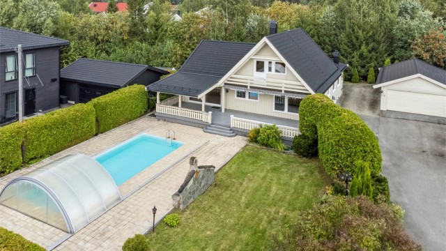 Velkommen til Bjørkestubben 3B - Innholdsrik og stor enebolig i et barnevennlig, populært og etablert boområde på Jessheim