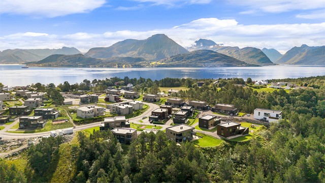 Fra området er det kort vei til flotte turmuligheter, blant annet på Emblemsfjellet.