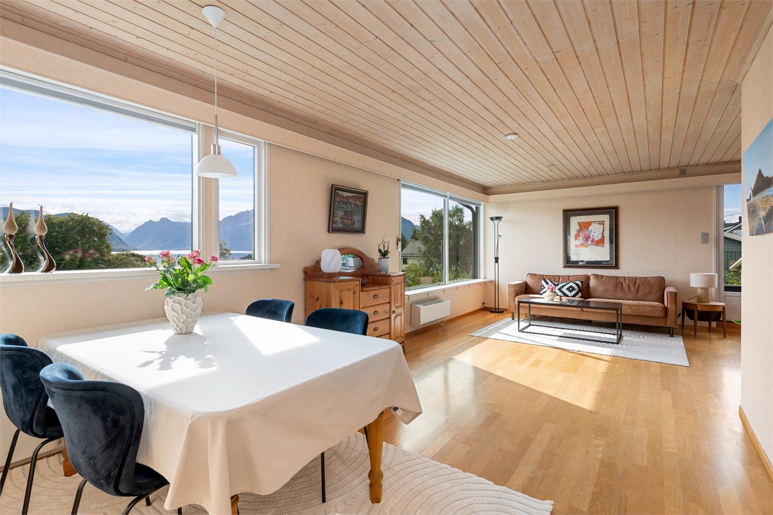 Store med store vindusflater som gir godt med lysinnslipp og flott utsikt