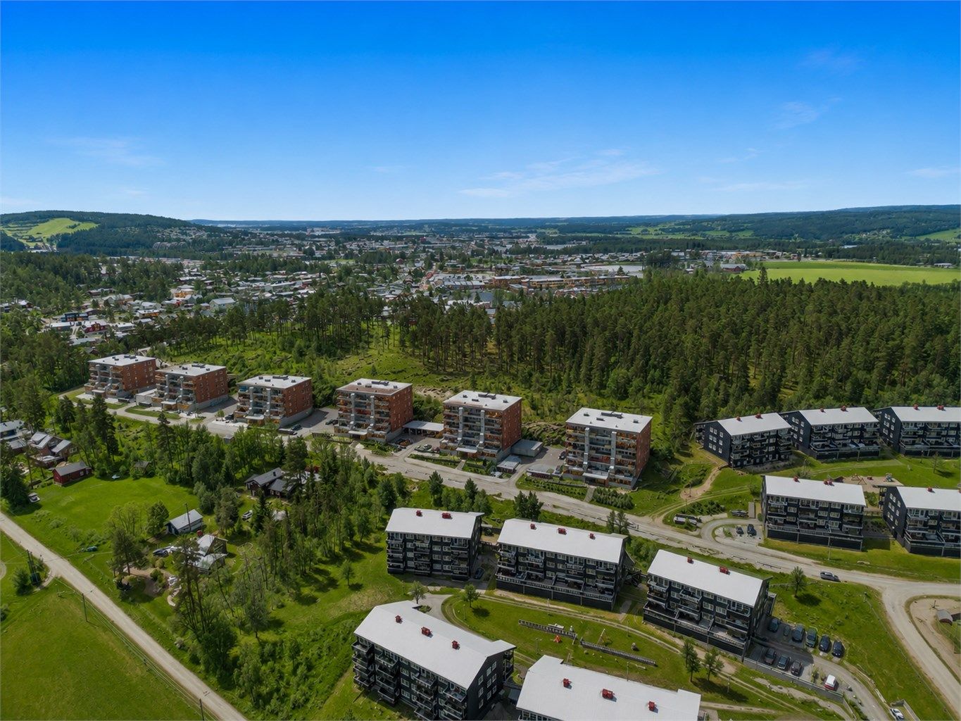 Leiligheten ligger i et meget flott og populært område. Kort avstand til det meste du trenger