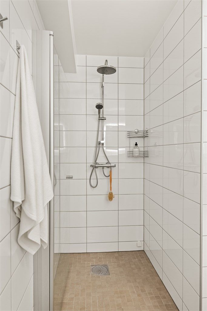 Badet har, som resten av boligen, vannbåren gulvvarme.