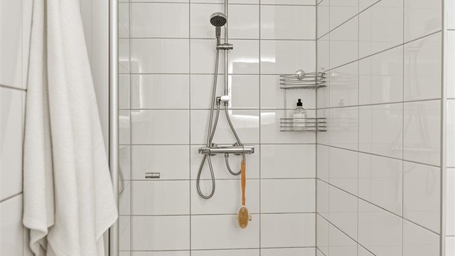 Badet har, som resten av boligen, vannbåren gulvvarme.