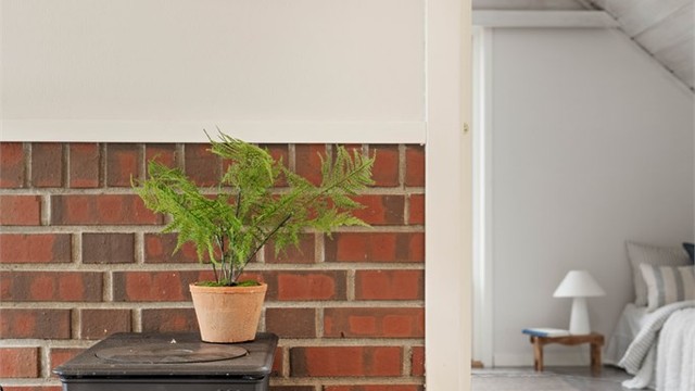 Peisovnen i loftstuen gir ekstra varme og hygge.