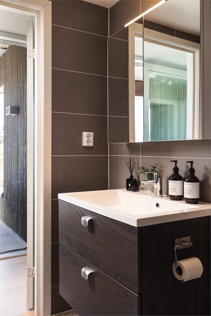 Badet har et delikat og moderne fargevalg som gir en harmonisk stemning.