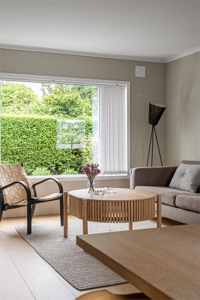 Rommene er fargesatt i en behagelig fargepalett. Det er gjort tidsriktige valg under oppussingen. 