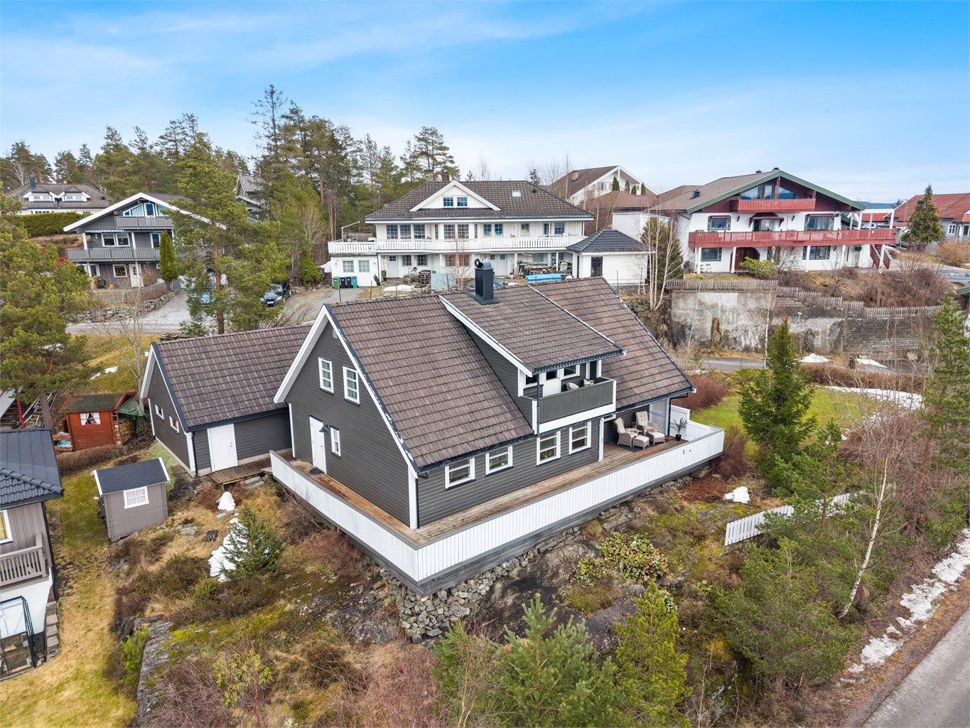 Eiendomsmegler Krogsveen v/Vegard Gran-Andersen ønsker velkommen til Vitåsen 8