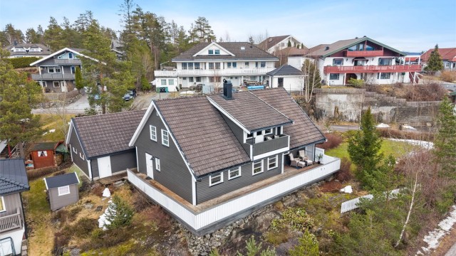 Eiendomsmegler Krogsveen v/Vegard Gran-Andersen ønsker velkommen til Vitåsen 8