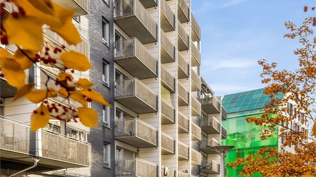 Leiligheten ligger i 5.etasje i moderne bygg fra 2007 med heis.