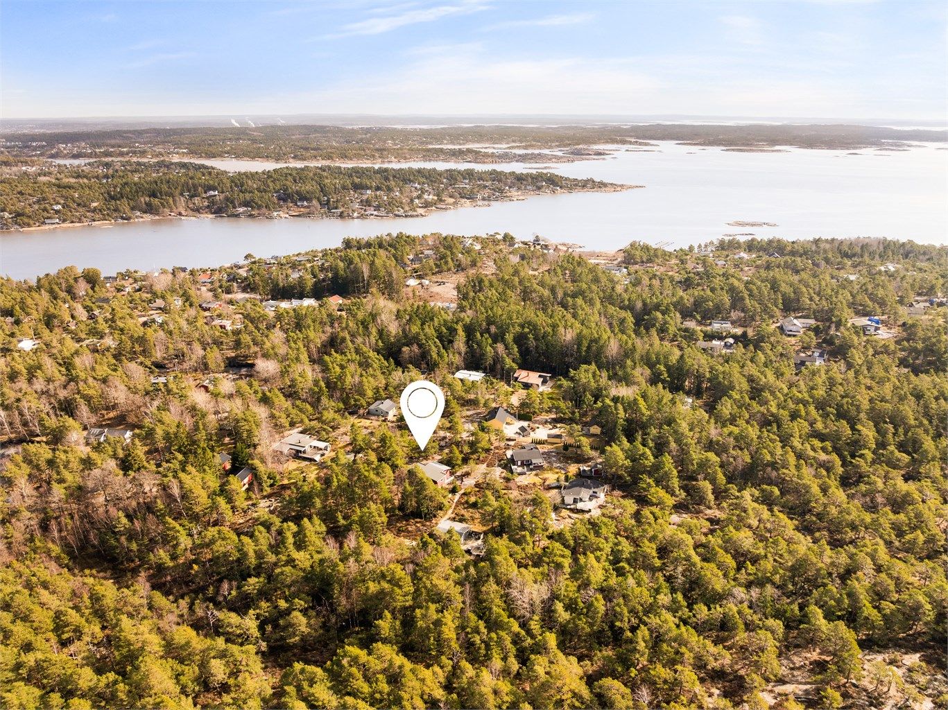 Med skog og mark rett utenfor døren er turmulighetene mange. Til sentrum av Fredrikstad tar det ca. 15 min. med bil. Fotograf Kristoffer Kristiansen.