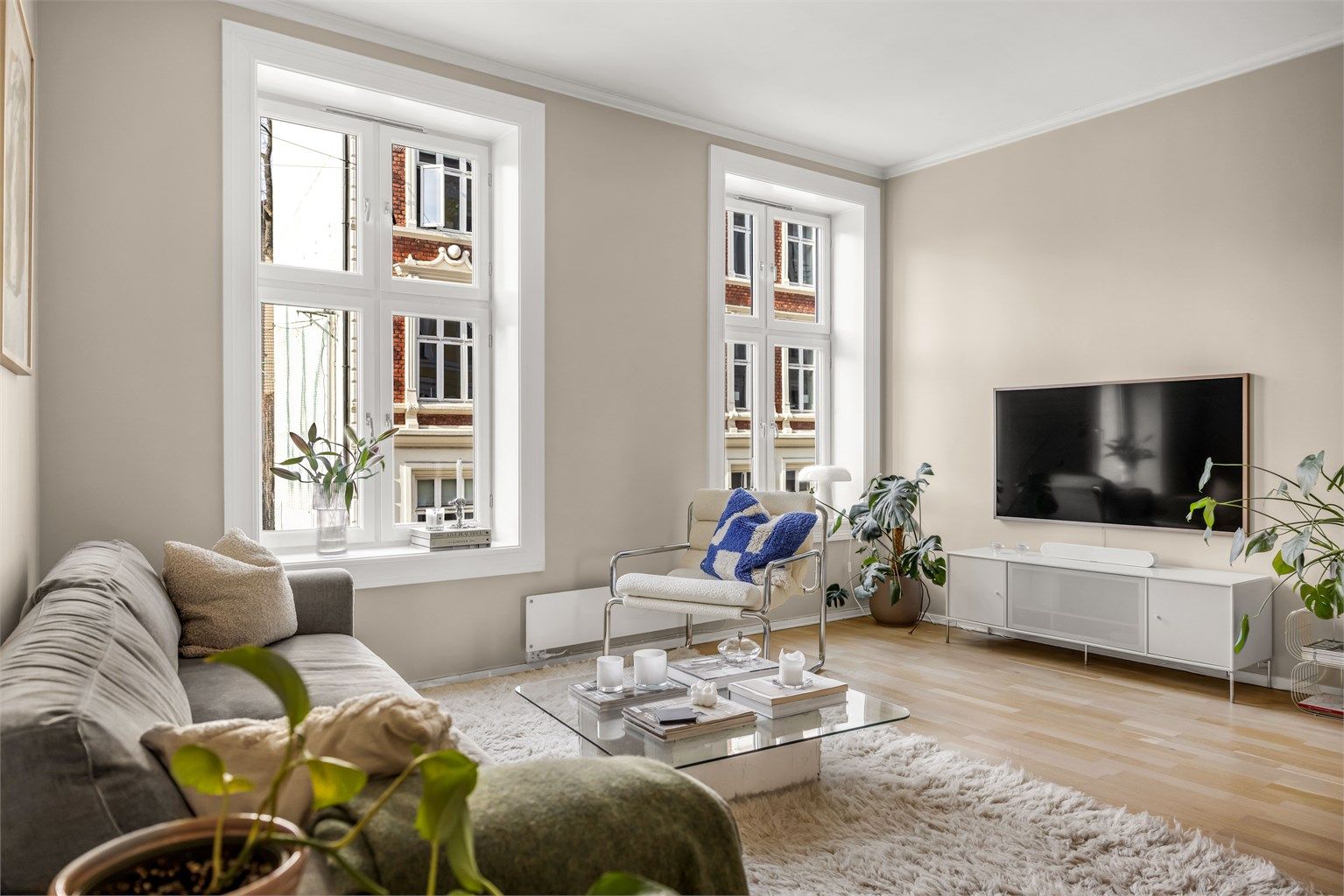 Velkommen til Thor Olsens gate 3 A presentert av Krogsveen med bilder fra Bjørnar Solberg.