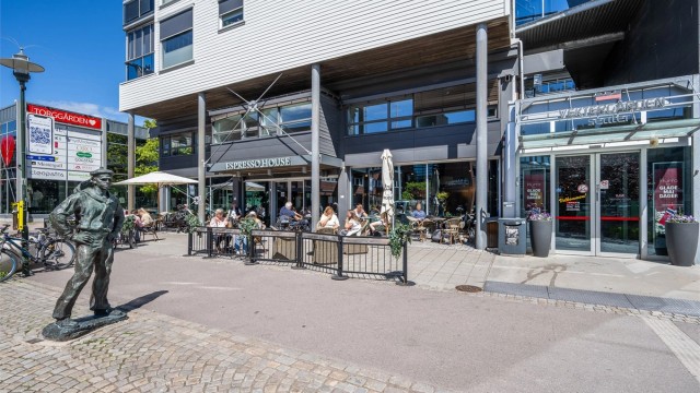 Horten sentrum byr på kaféer, restauranter og butikker.