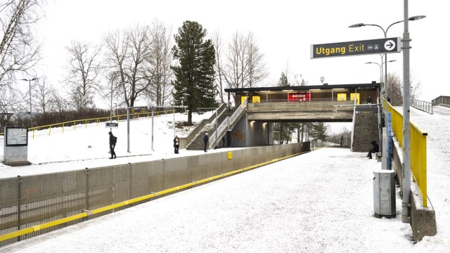 Området har et effektivt kollektivtilbud. Fra Trosterud T-banestasjon (linje 2) tar det kun 16 minutter ned til sentrum.