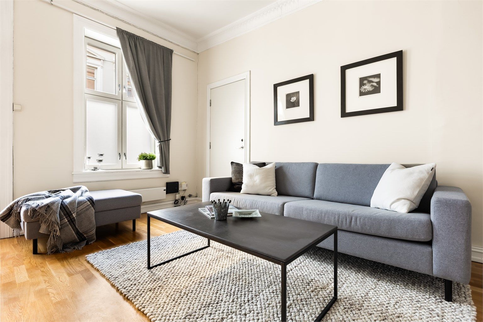 Leiligheten er registrert som en boenhenhet som består av en hoveddel og en hybeldel, hvor hybeldelen kan leies ut skattefritt mens man bor i hoveddelen selv.