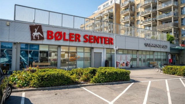 Gangavstand til Bøler senter med daglighandel, diverse forretninger, vinmonopol og servicetilbud.