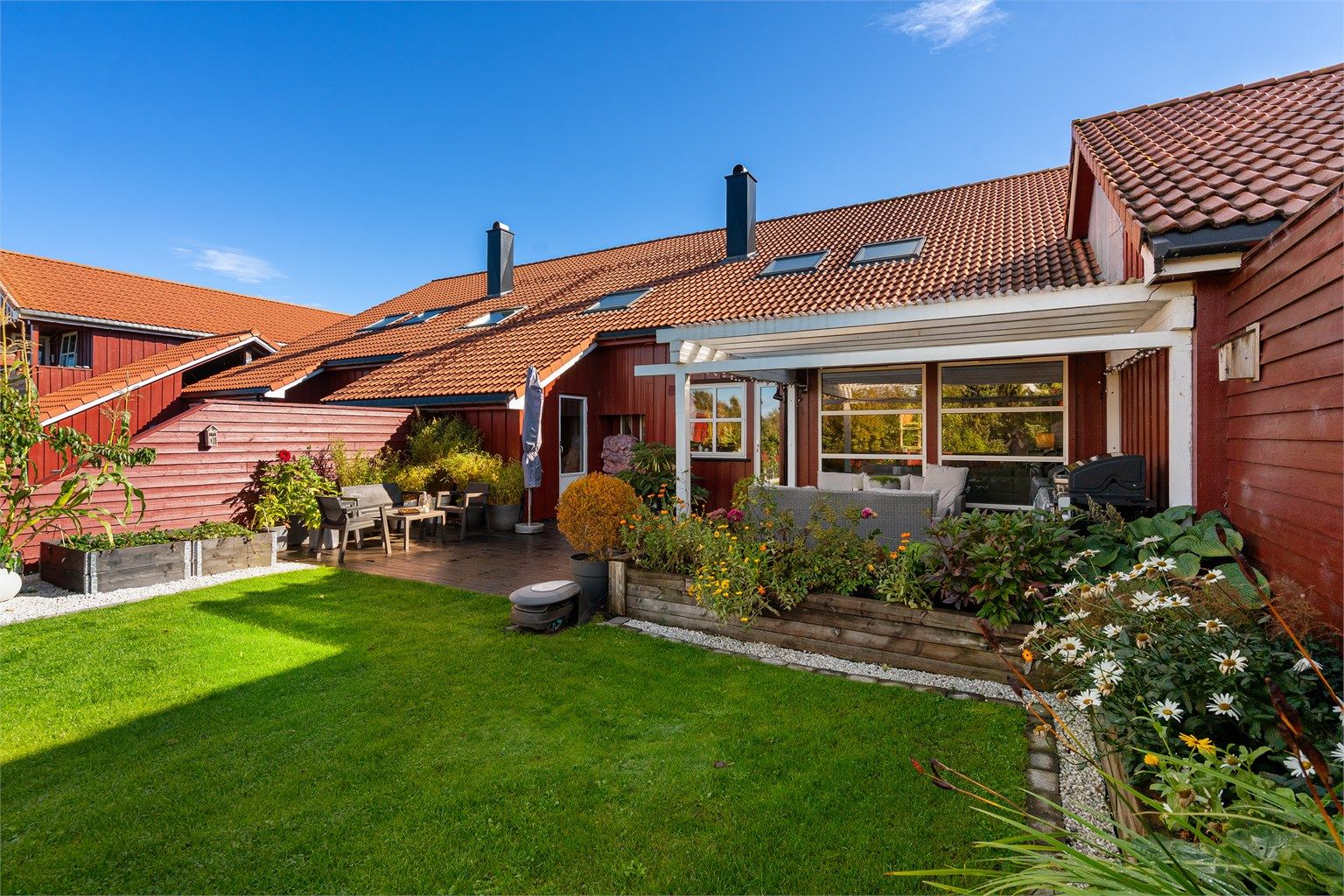 Utearealet er delt i flere kjekke soner og solforholdene er ideelle