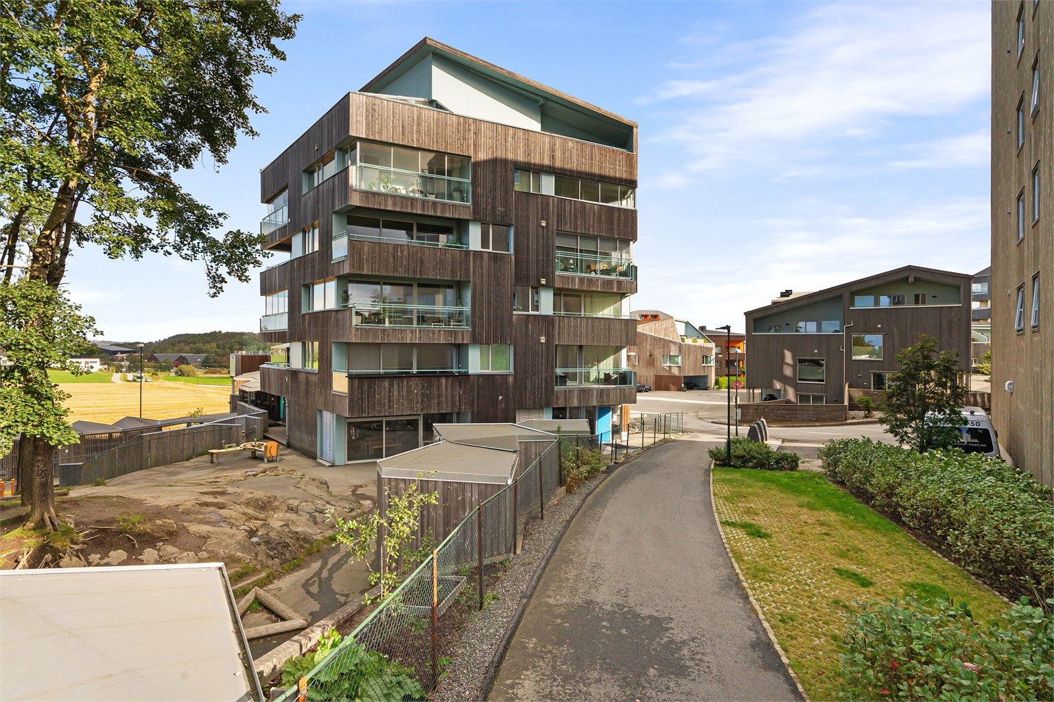 Lene Hviding v/Krogsveen har gleden av å presentere Sandangersvingen 7.