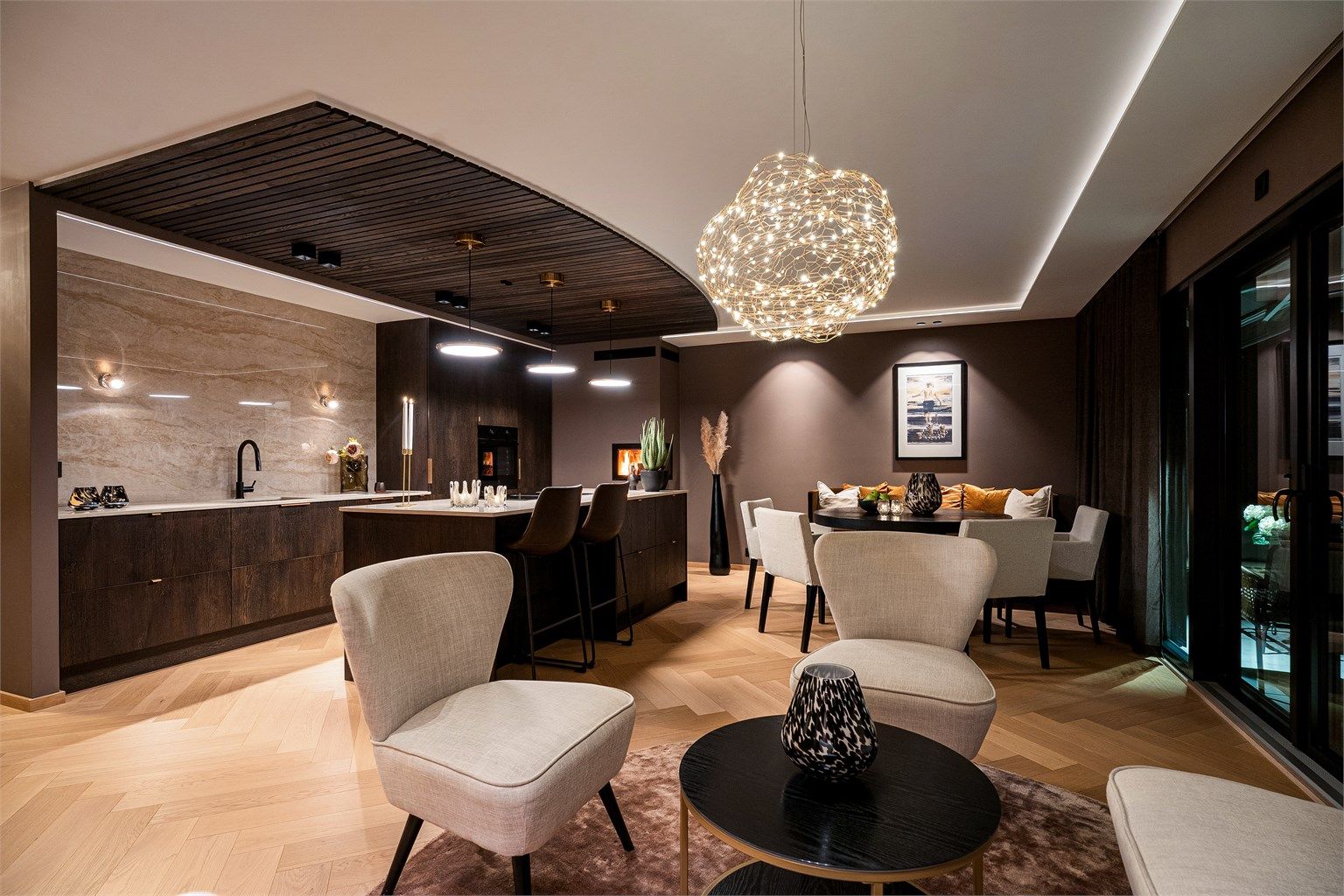 Nydelige detaljer og påkostninger gjør at leiligheten skiller seg ut og får et særpreg.