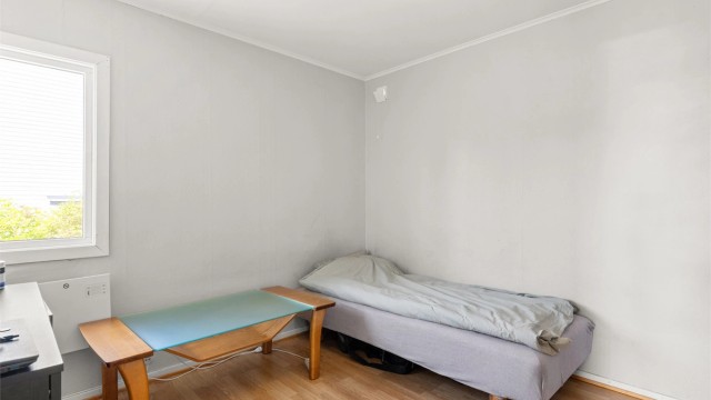 Soverom 2 (rommet er etablert i del av stuen med en enkel lettvegg)