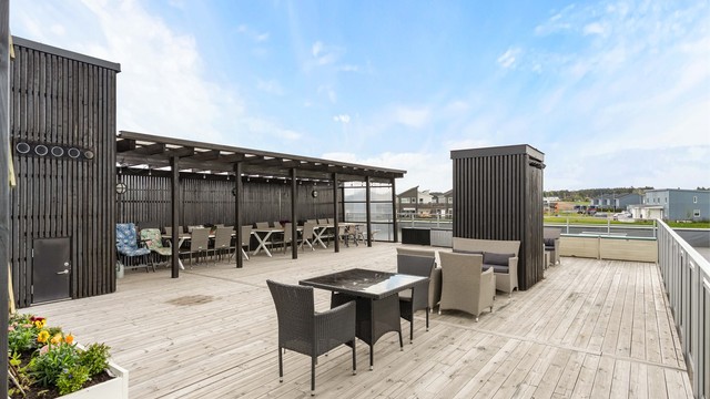 Sameiet disponerer en stor, felles takterrasse som er møblert og klar til bruk.