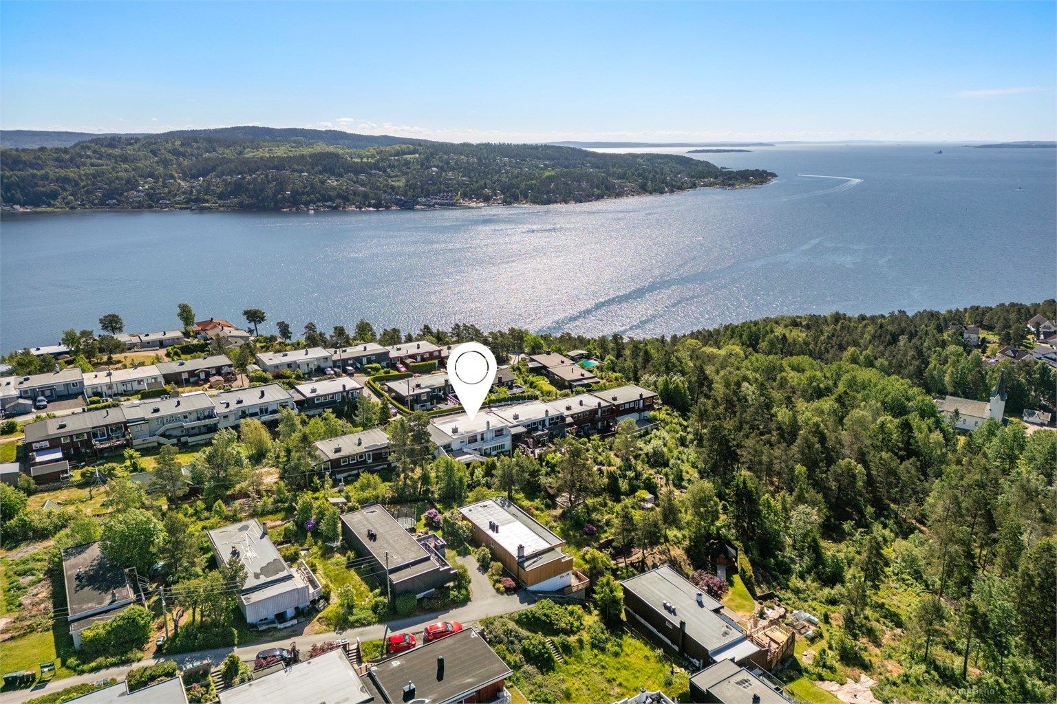 Boligen er beliggende i et attraktivt og barnevennlig boligfelt på Berger