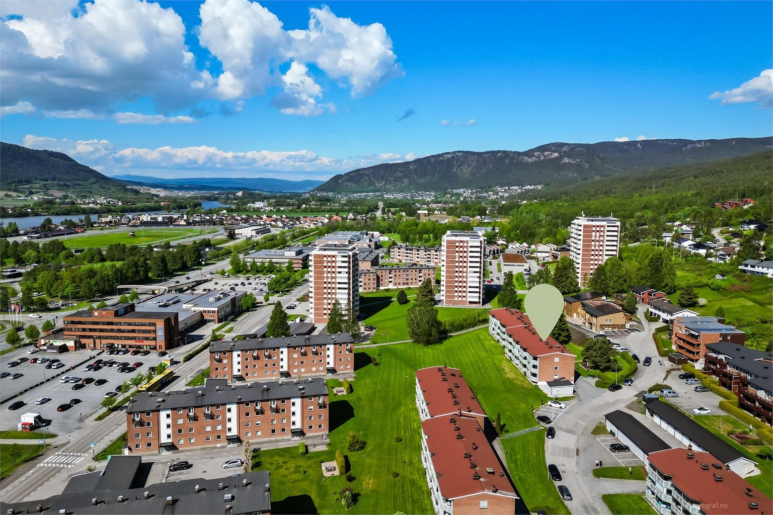 Leiligheten ligger i et etablert område med kort vei til både byens servicetilbud og markaområder. 
Foto: Haiman Askari