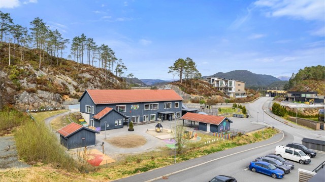 Med Fus barnehage beliggende rett over veien bidrar dette til en enkel hverdag for deg med små barn