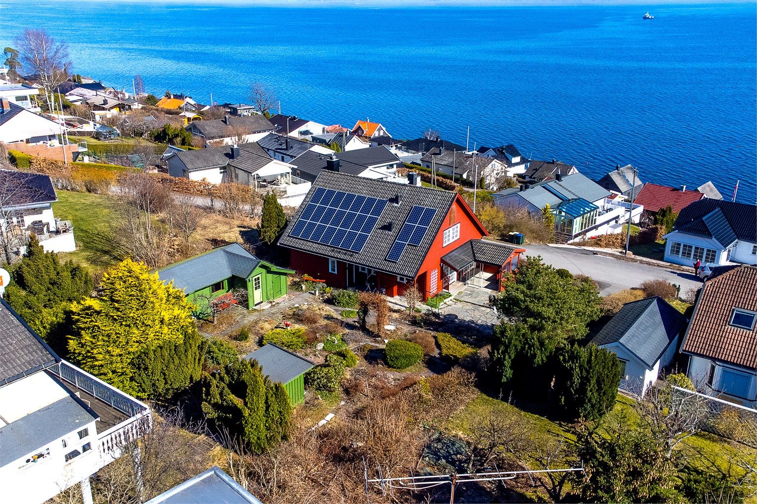 Eiendommen har en fordelaktig beliggenhet på Nygårdsfeltet