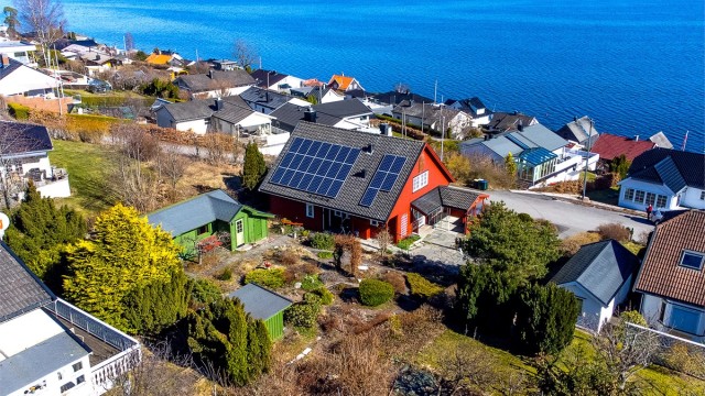 Eiendommen har en fordelaktig beliggenhet på Nygårdsfeltet